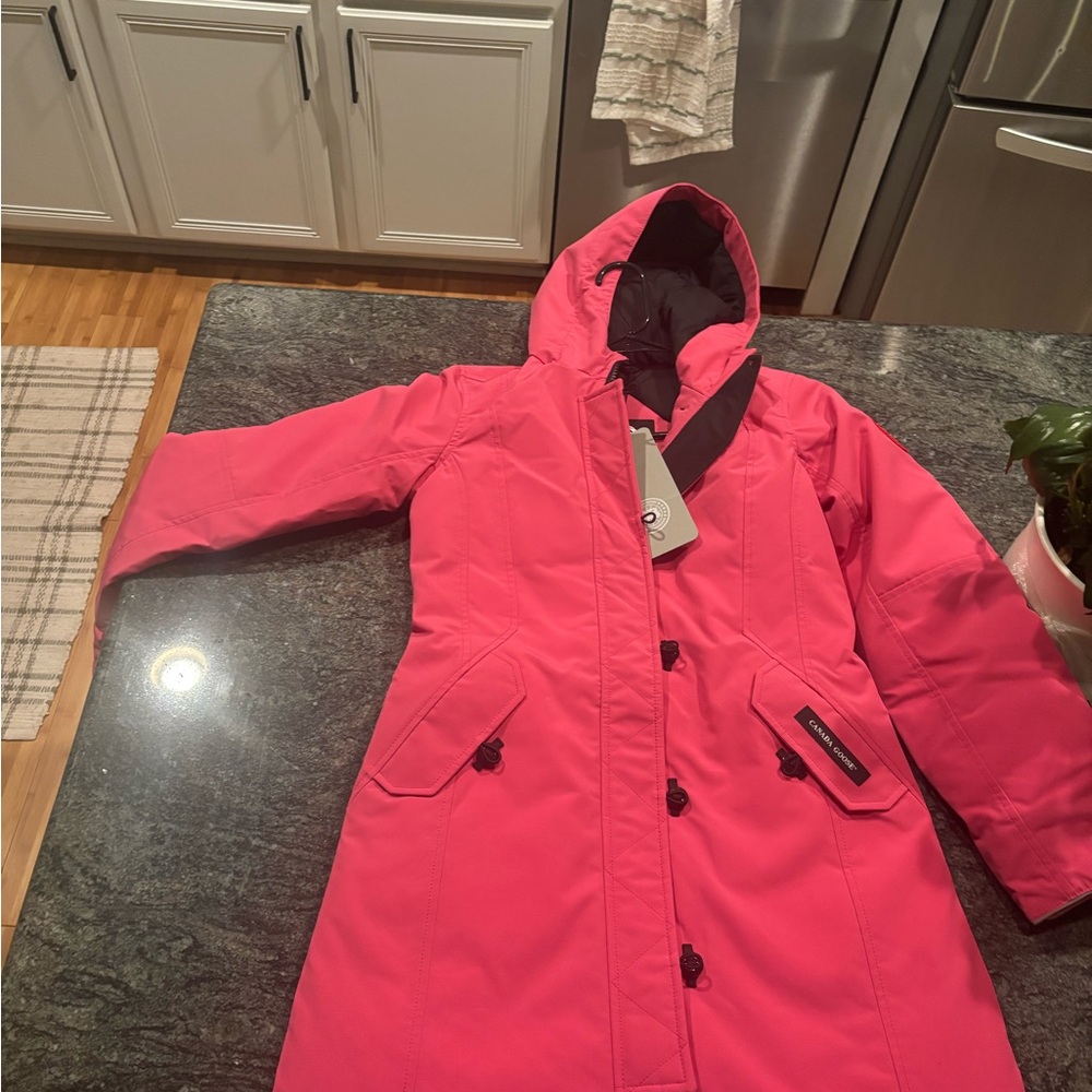 Canada Goose Size Large Youth Jacket in Pink
